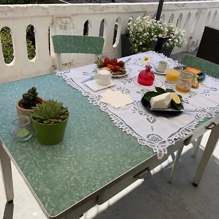 Bed & Breakfast Q-riosity Boutique