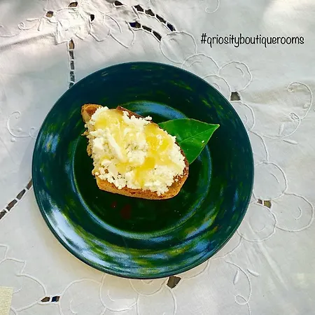 Q-riosity Boutique Bed & Breakfast *