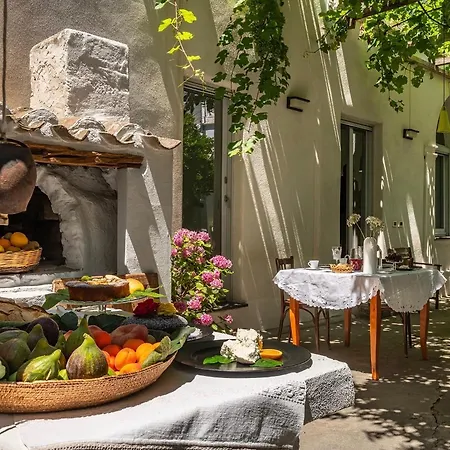 Q-riosity Boutique Bed & Breakfast