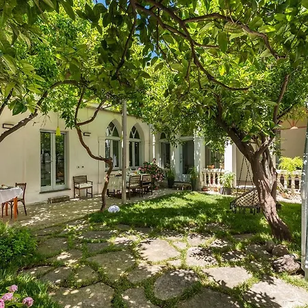 Q-riosity Boutique Bed & Breakfast