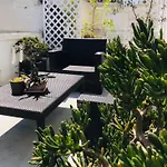 Bed & Breakfast Q-riosity Boutique