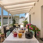 Q-riosity Boutique Bed & Breakfast